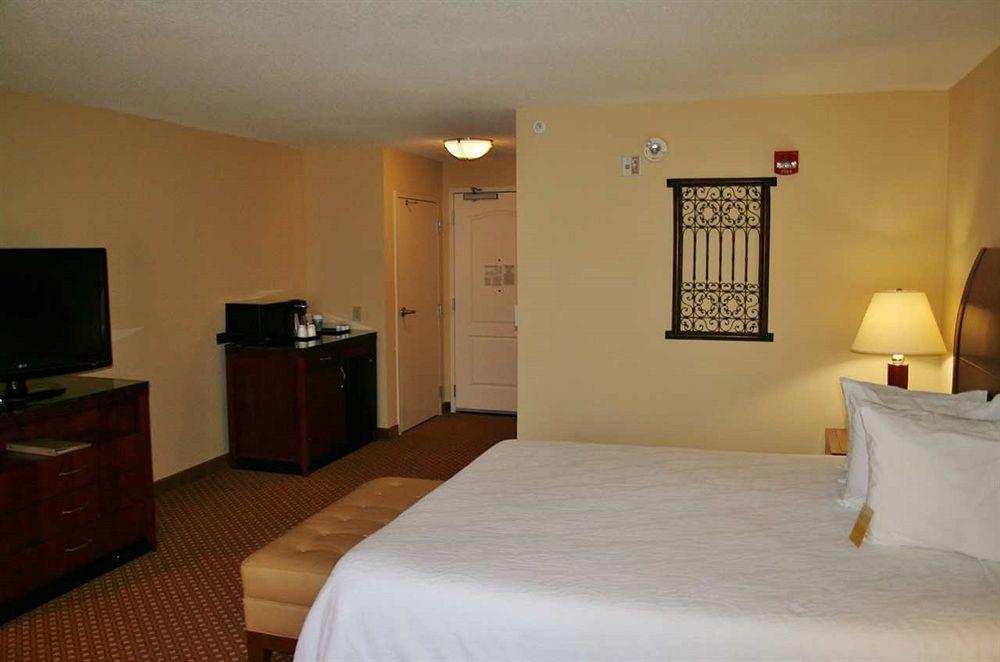 Hilton Garden Inn El Paso University Exterior photo